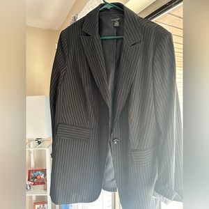 Dress coat 16W like new black stripe